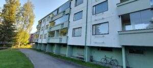 Parvekekaiteiden maalaus