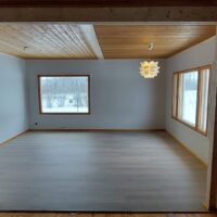 Seinän purku ja lattian asennus Kuopio