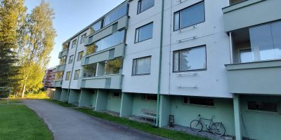 Parvekekaiteiden maalaus