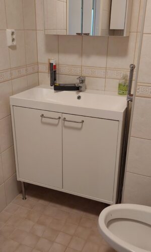 Myös allaskaappi vaihdettiin remontissa.