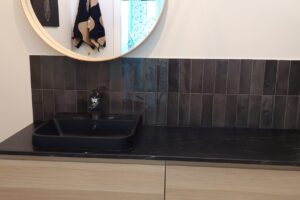 wc seinän laatoitus